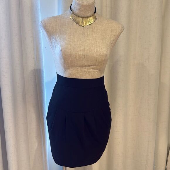 French Connection Size 4 Black Pleated Suiting Skirt w/ Pockets - Picture 1 of 11